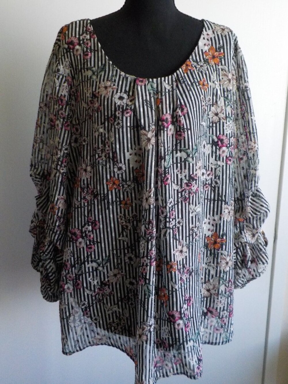 Alyx Blouse - Size 2X - Black White Stripe Floral Lined 3/4 Sleeve (2572)